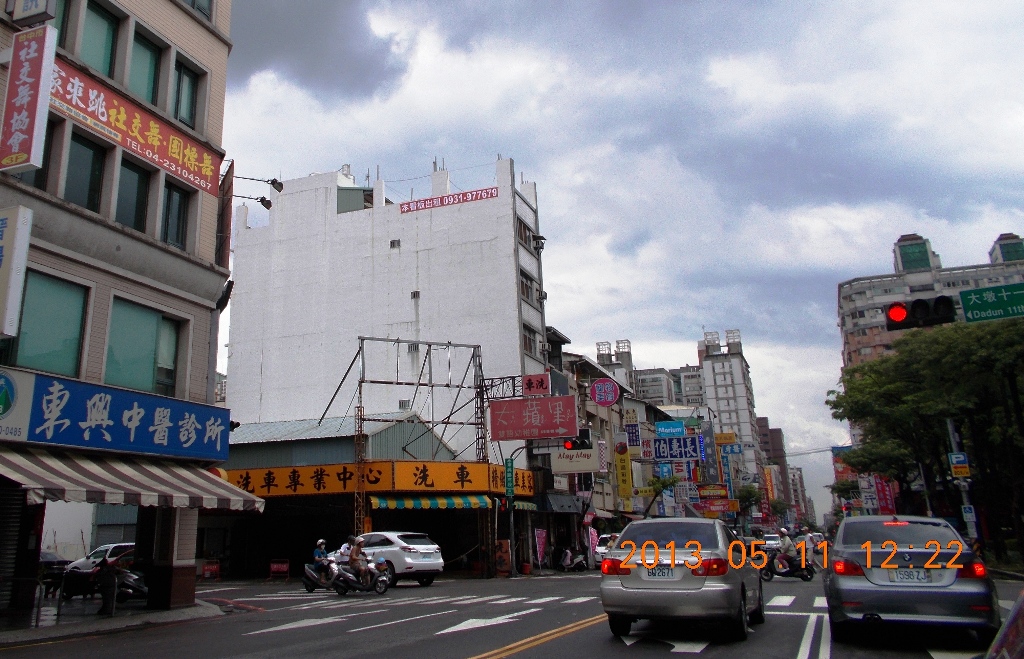 台中市大墩十一街東興路三段外牆廣告